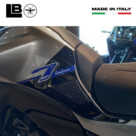 Protezioni Laterali Serbatoio Adesivi compatibili con Yamaha Tracer 7 GT 2025