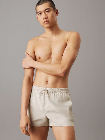 Boxer Mare Calvin Klein Swimwear - LONG Stile Esclusivo e Alta Gamma per un’Estate di Classe KM0KM01109PD7
