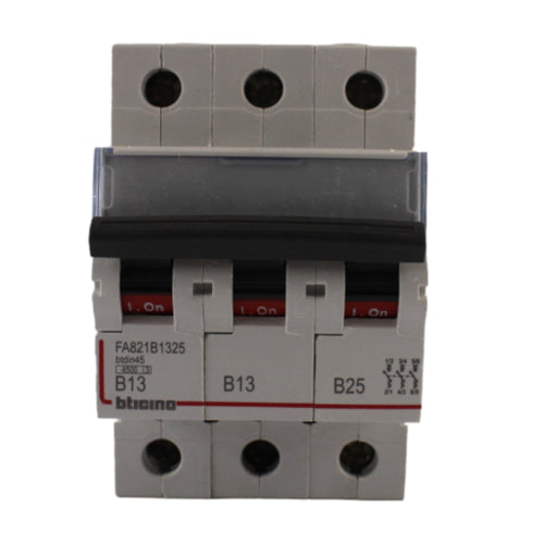 Interruttore magnetotermico 3P 13+13+25A Bticino