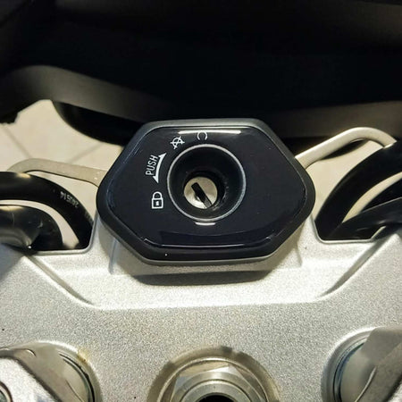 Adesivo 3D Protezione resinata zona accensione moto compatibile con Kove 510X