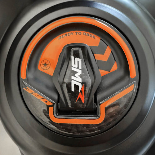 Adesivo 3D Protezione Tappo Serbatoio compatibile con KTM 390 SMC R 2025-2026