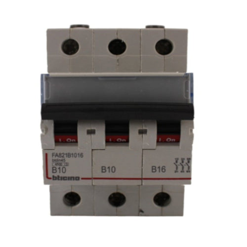 Interruttore magnetotermico 3 poli 10+10+16A Bticino
