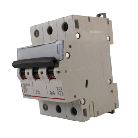 Interruttore magnetotermico 3 poli 10+10+16A Bticino