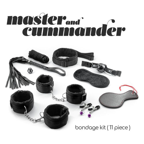Bondage kit con polsiere cavigliere collare guinzaglio mascherina ball-gag frusta corda paletta dado pinze 11 pz fetish