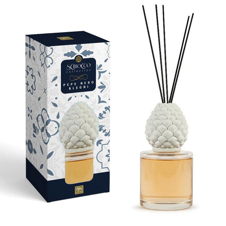 Diffusore di Essenza Pigna 500ml Pepe Nero &amp; Legni con Bacchetti in Cotone