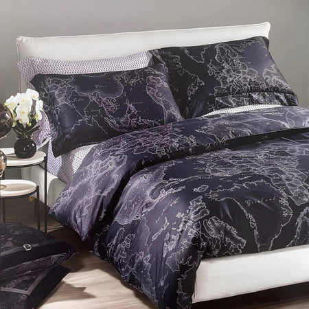 Copripiumino Geo Night ! Alviero Martini 1A Classe: Raffinatezza Notturna e Lusso Avvolgente in Raso di Cotone