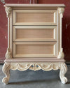 MOBILI 2G - Comodino 3 cassetti classico barocco Legno grezzo 57x42x70