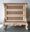 MOBILI 2G - Comodino 3 cassetti 1 tiretto classico barocco Legno grezzo 68x55x70
