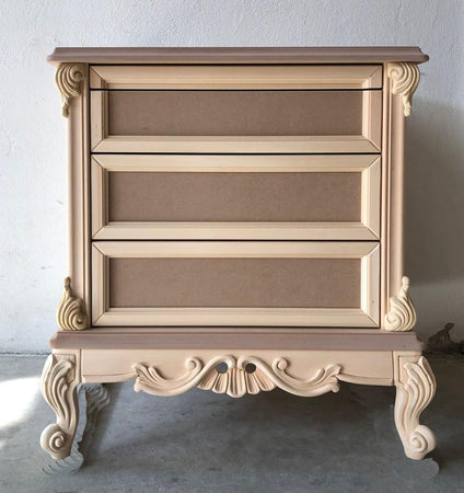 MOBILI 2G - Comodino 3 cassetti 1 tiretto classico barocco Legno grezzo 68x55x70