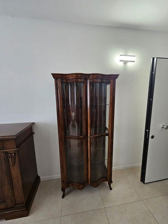 MOBILI 2G - Vetrina classica vetro curvo Legno tinta noce scuro 89X44X186