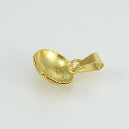 Ciondolo corbula in oro giallo artigianato sardo Realizzato a mano 11 mm