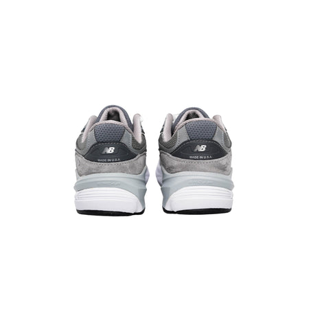 NEW BALANCE Made in USA 990v6 Sneakers in Grey da uomo