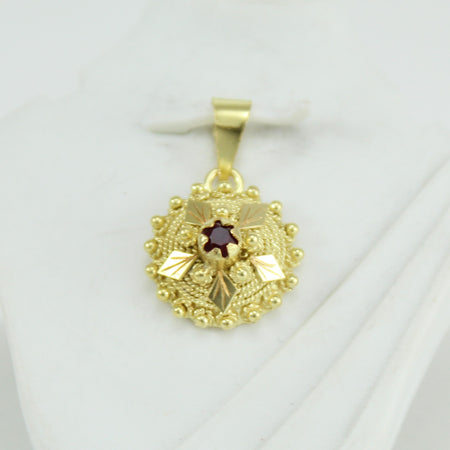 Pendente bottone sardo in oro giallo con pietra rossa
