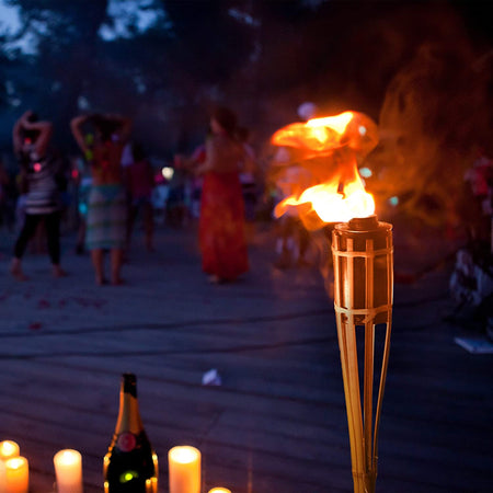 Torcia in bambù con recipiente in metallo per olio alla citronella antizanzare
