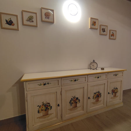 MOBILI 2G - Credenza 4 porte legno shabby bianco anticato decori ocra 205X42X86