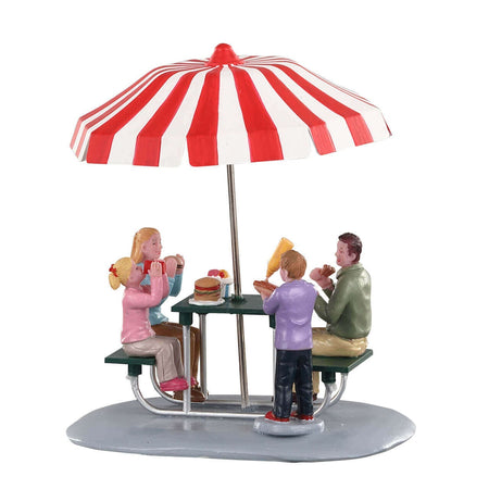 Pranzo al Parco personaggi per villaggio di Natale in Poliresina‎