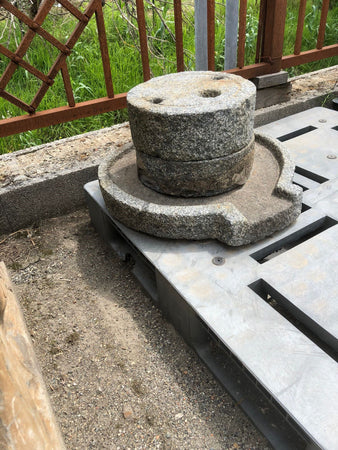 Biscottini Macina in pietra antica, misure assortite Vecchia pietra, passato Offerta