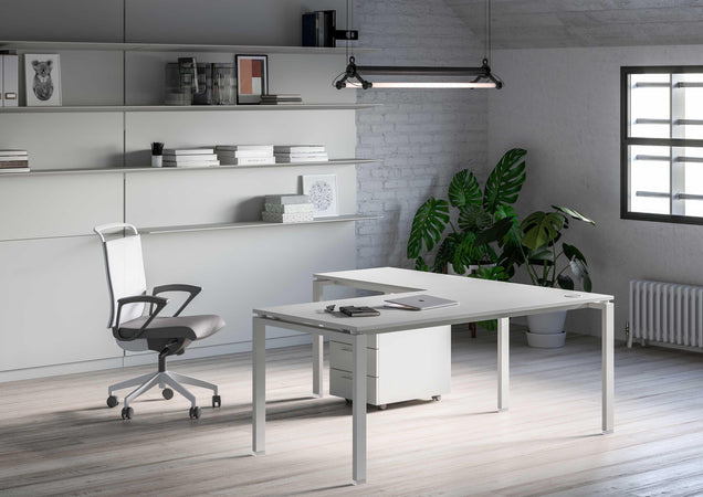 Scrivania con gambe a ponte regolabili in altezza per ufficio operativo cm. 120/140/160/180 x80x65/85h