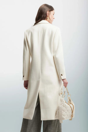 Cappotto con cintura e bottone gioello