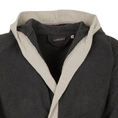 Accappatoio Voyage L/XL Carrara in microspugna di cotone 280 gr/mq, profili a contrasto, con cappuccio e tasche, in custodia trasparente richiudibile.