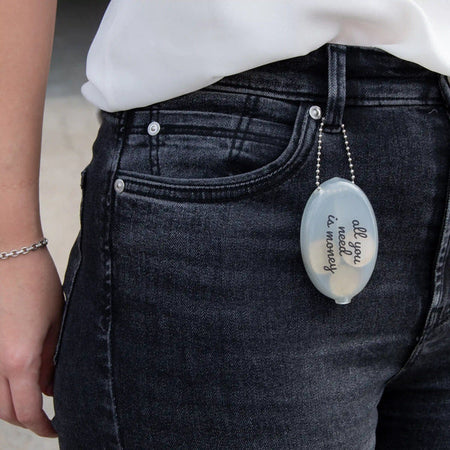 FISURA Porta monete scritta "All you need is money"