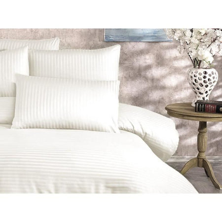 Completo letto - 1 copripiumino 220 x 240 cm + 2 federe 60 x 60 cm - 70% poliestere, 30% cotone - Crema