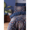 Completo letto - 1 copripiumino 220 x 240 cm + 2 federe 60 x 60 cm - 65% cotone, 35% poliestere - Blu