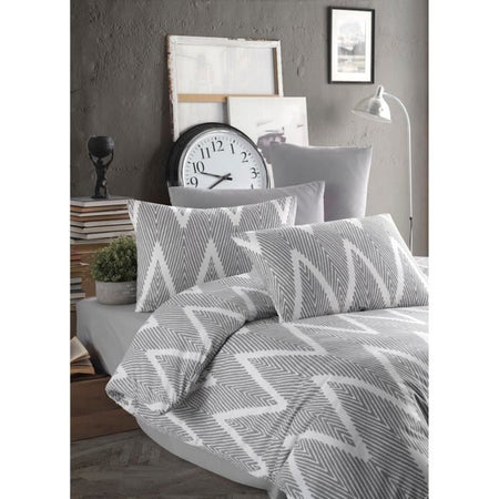 Completo letto - 1 copripiumino 220 x 240 cm + 2 federe 60 x 60 cm - 65% cotone, 35% poliestere - Grigio