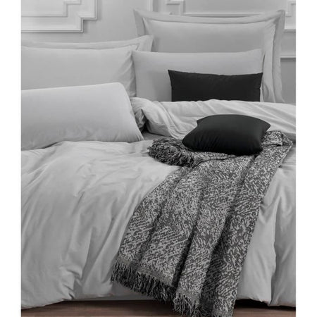 Completo letto - 1 copripiumino 220 x 240 cm + 2 federe 60 x 60 cm - 65% cotone, 35% poliestere - Grigio