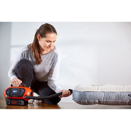 BLACK + DECKER BDCINF18N-QS Gonfiatore-Compressore con o senza filo - Batteria 18 V / Cavo 220 V - 11 Bar / 160 PSI - 3 Aghi