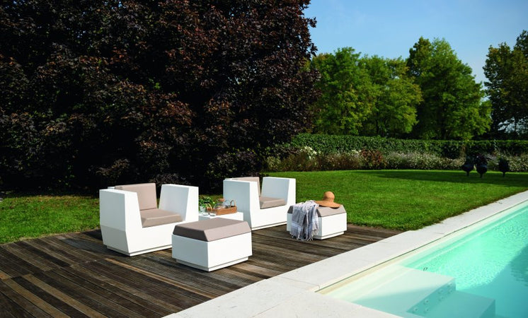 Poltrona "Big-Cut" struttura in polietilene con cuscino per esterno