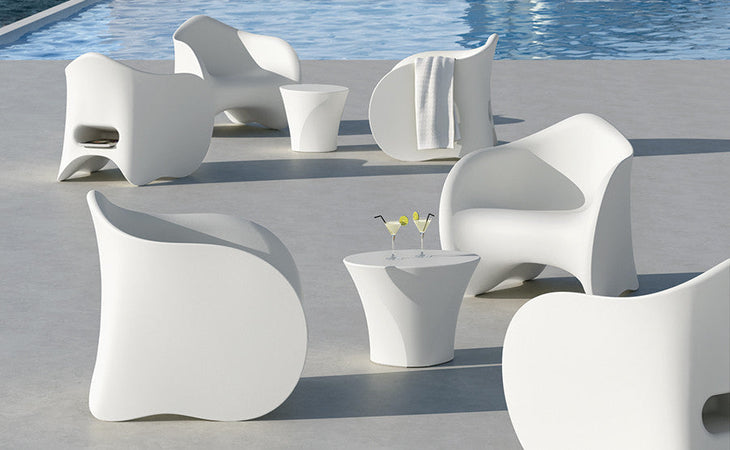 Tavolino "Enta" struttura in polietilene per esterno