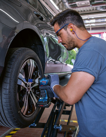 Avvitatore a massa battente BOSCH GDS 18V-330 HC (2 x 4,0 Ah ProCORE + GAL18V-40 + L-Boxx 136 + Modulo Bluetooth GCY 42)