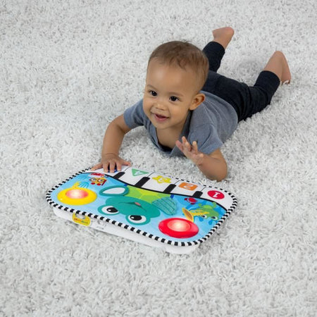 BABY EINSTEIN Ocean Explorers Neptune's Kick & Explore tappetino da gioco musicale, giocattolo per culla, dalla nascita