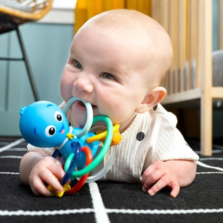 BABY EINSTEIN Ocean Explorers Opus' Shake & Soothe Massaggiagengive, giocattolo e sonaglio, dalla nascita