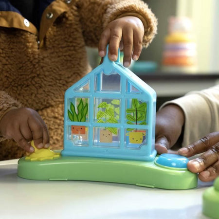 INGENUITY Sdraietta 6 in 1 per bambini: si trasforma in un tappeto da gioco, una tenda indiana, un tavolo da attività e giocattoli rimovibili.