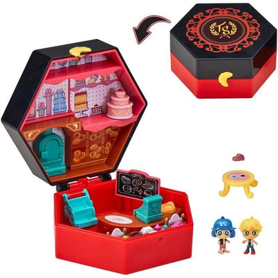 BANDAI - Miraculous Ladybug - Chibi Boulangerie Mini Universe - Mini figure di Marinette e Adrien incluse - P50551