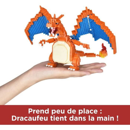 Figura Pokémon Charizard - BANDAI - Nanoblock - Figura in mattoncini 860 pezzi - Kit di costruzione - NBPM80