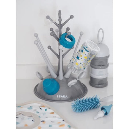 BEABA Birth set (Gocciolatoio grigio albero / Contenitore di dosaggio nebbia chiara / scura / Spazzola per bottiglie in silicone / Bavaglino in tessuto tropicale)