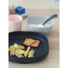 BEABA, Portapasto in Silicone per Bambini, Con Ventosa, Antiscivolo, 4 Pezzi, Piatto + Ciotola + Bicchiere + Cucchiaio, Blu Notte