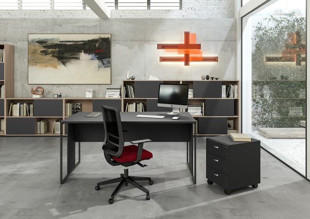 Scrivania con gambe metallo sezione quadrata mm. 20x20 con montante in melaminico cm. 140/160/180x80x74,4h