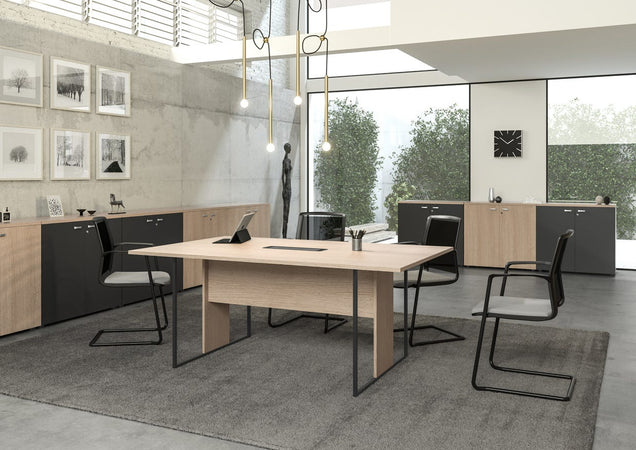 Tavolo per sala riunioni con gambe metalliche, piano in melaminico completo di top access passacavi con marsupio cm. 180x110x74,4h