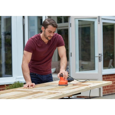 BLACK & DECKER Levigatrice eccentrica -230 watt