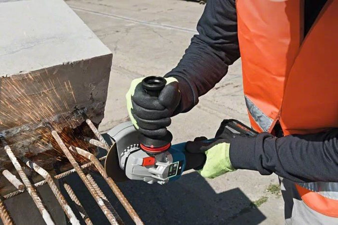 Smerigliatrice BOSCH PROFESSIONAL GWS 18V-10 PSC solo L-BOXX