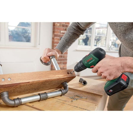 Trapano avvitatore a percussione universale Bosch 18V + 2 batterie da 2,0 Ah e caricabatteria