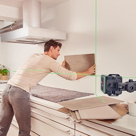 Laser a linea Bosch - Quigo Green (Fornito con 2 batterie, pinza universale MM2 e 1 adattatore di fissaggio)