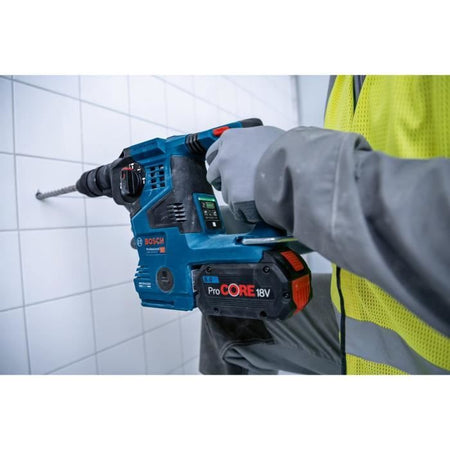 Martello perforatore Bosch Professional GBH 18V-28CF con aspiratore GDE 18V-16, 2 batterie ProCore 8.0Ah, caricabatterie, in Lboxx -