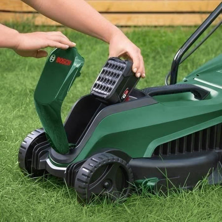 Rasaerba Bosch EasyMower 18 - con batteria 4Ah 18V - larghezza di taglio 32 cm