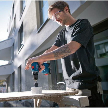 Trapano Bosch Professional GSR 18V ??trapano + 2 batterie 2.0AH + caricabatterie + 82 pezzi, in L-Case