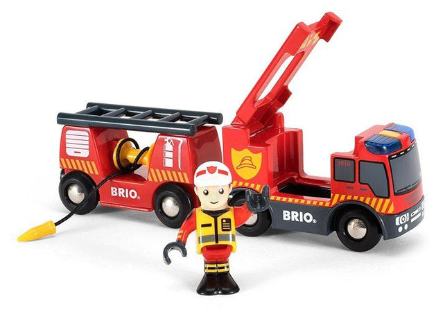 BRIO World - 33811 - Fire Truck Sound And Light - Giocattolo in legno